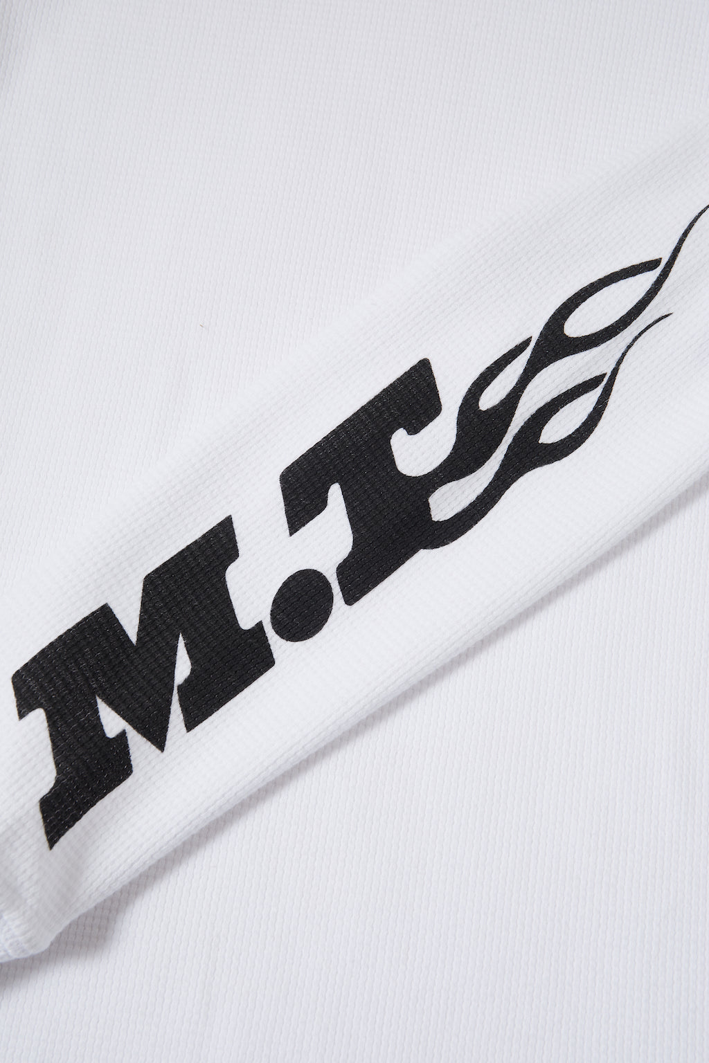 Reinforced crew neck with vintage style V insert on the MT.THERMAL