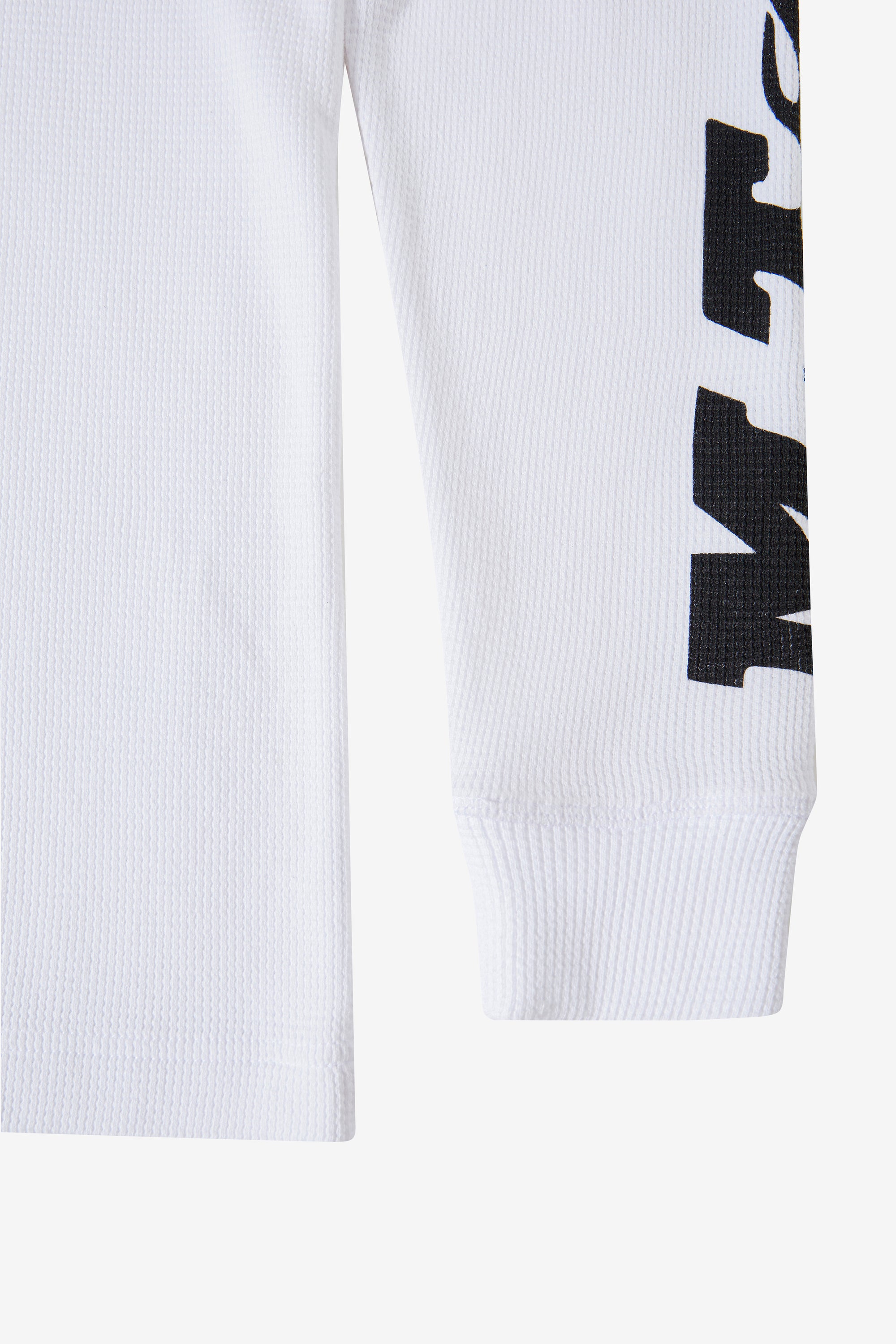 MT.THERMAL cut with a relaxed, slightly boxy fit through the body and sleeves